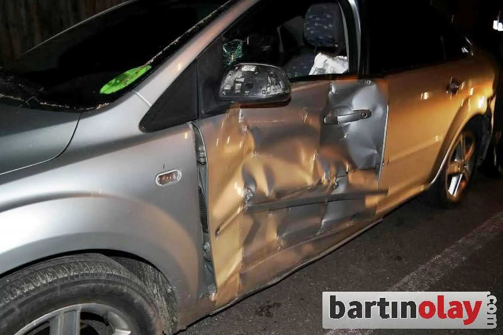 Virajı alamadı, beton duvara çarptı