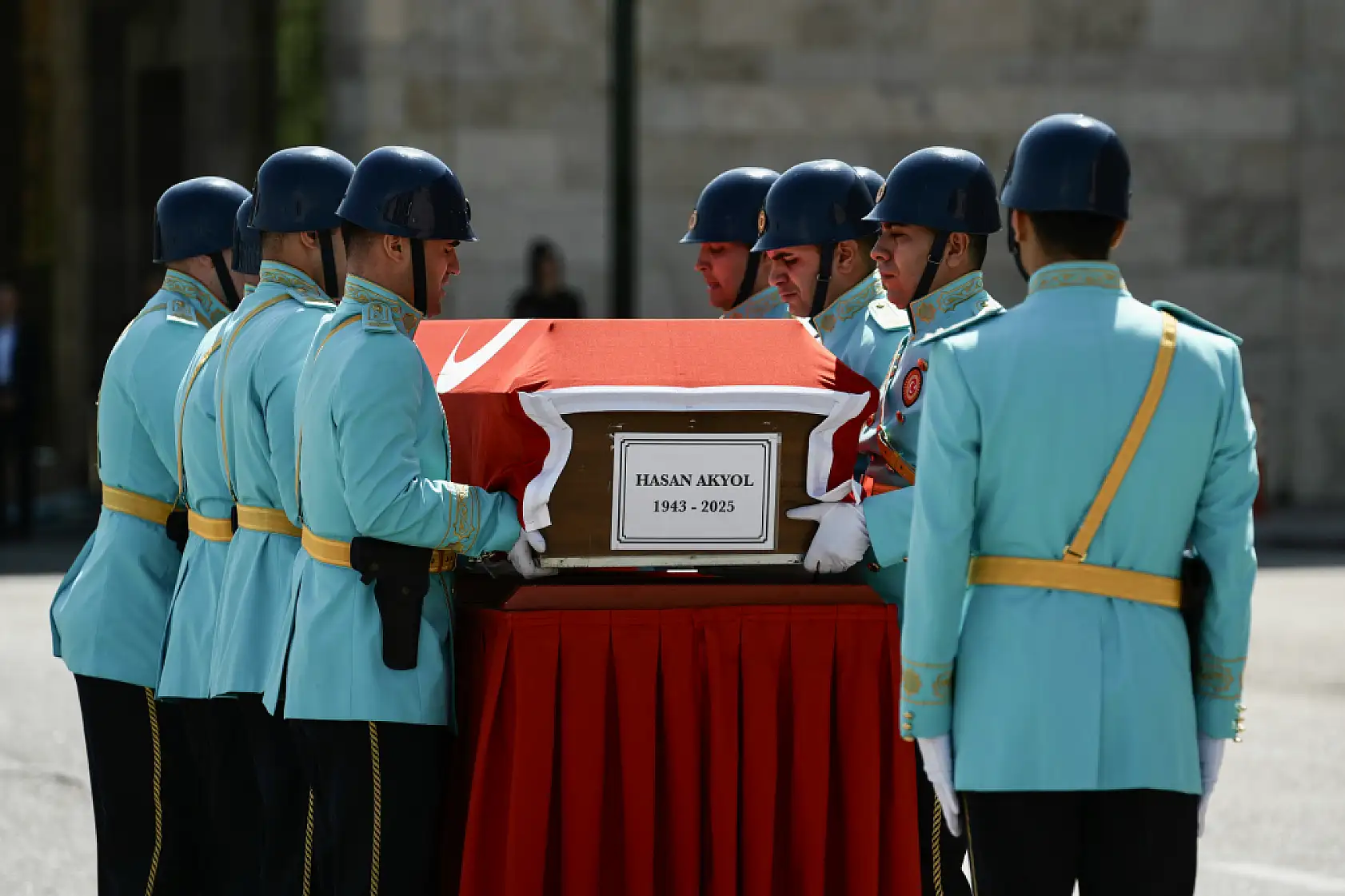 Akyol'a Mecliste son görev!