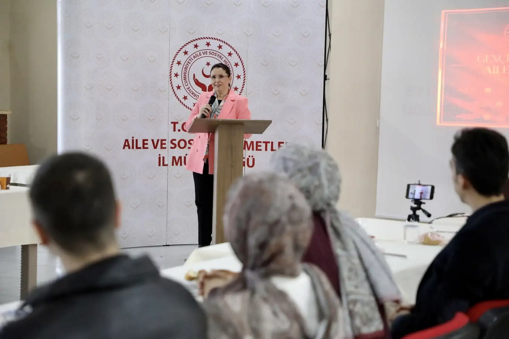 Vali Arslan, genç çiftlerle buluştu