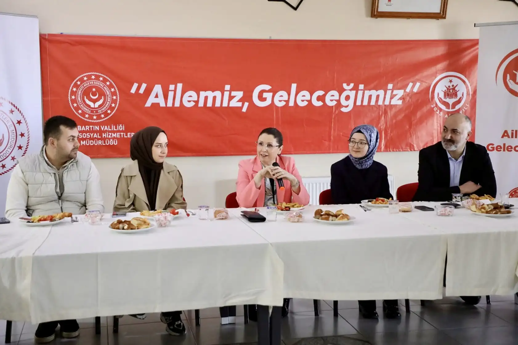 Vali Arslan, genç çiftlerle buluştu