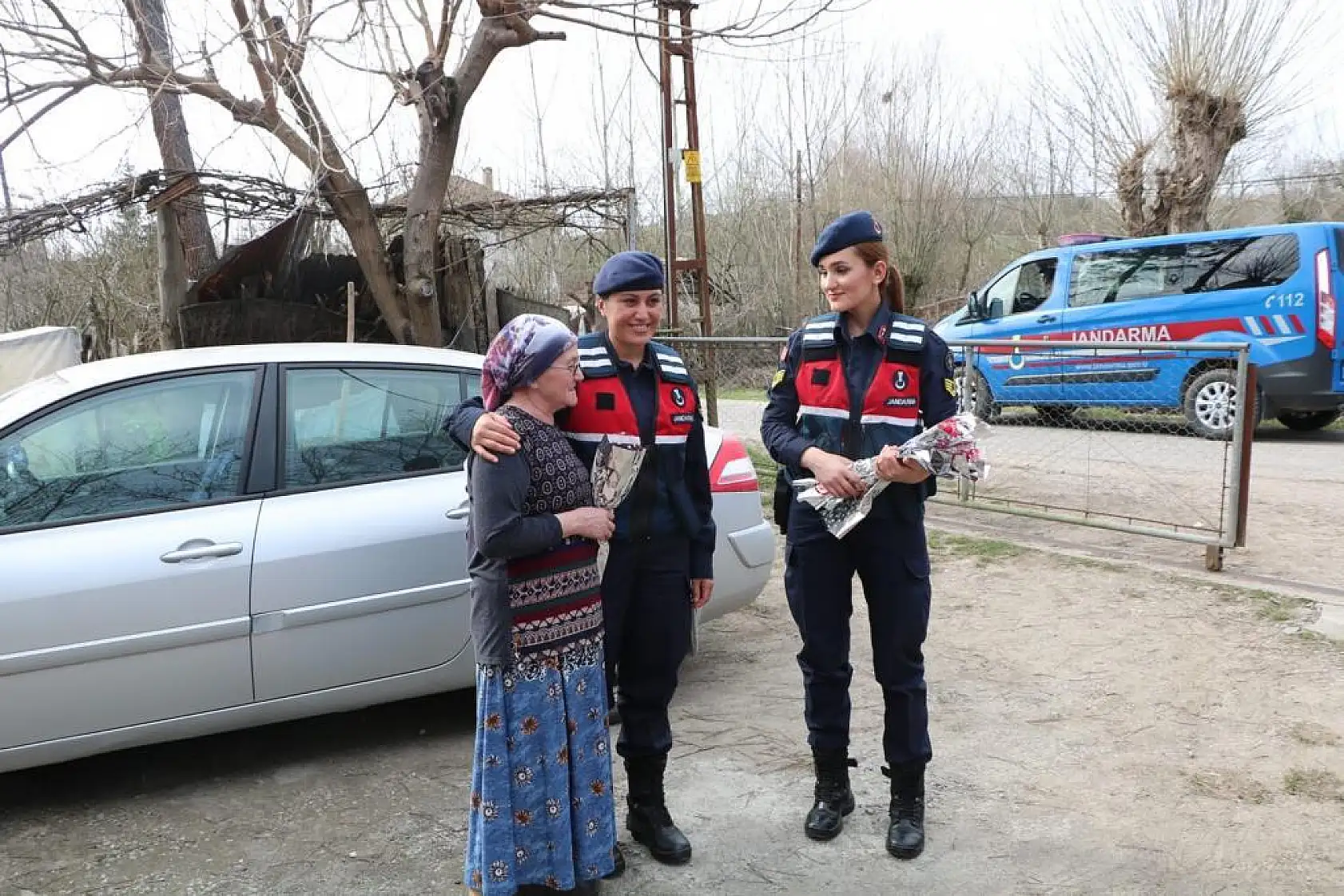 Jandarmanın meleklerinden kadınlara sürpriz