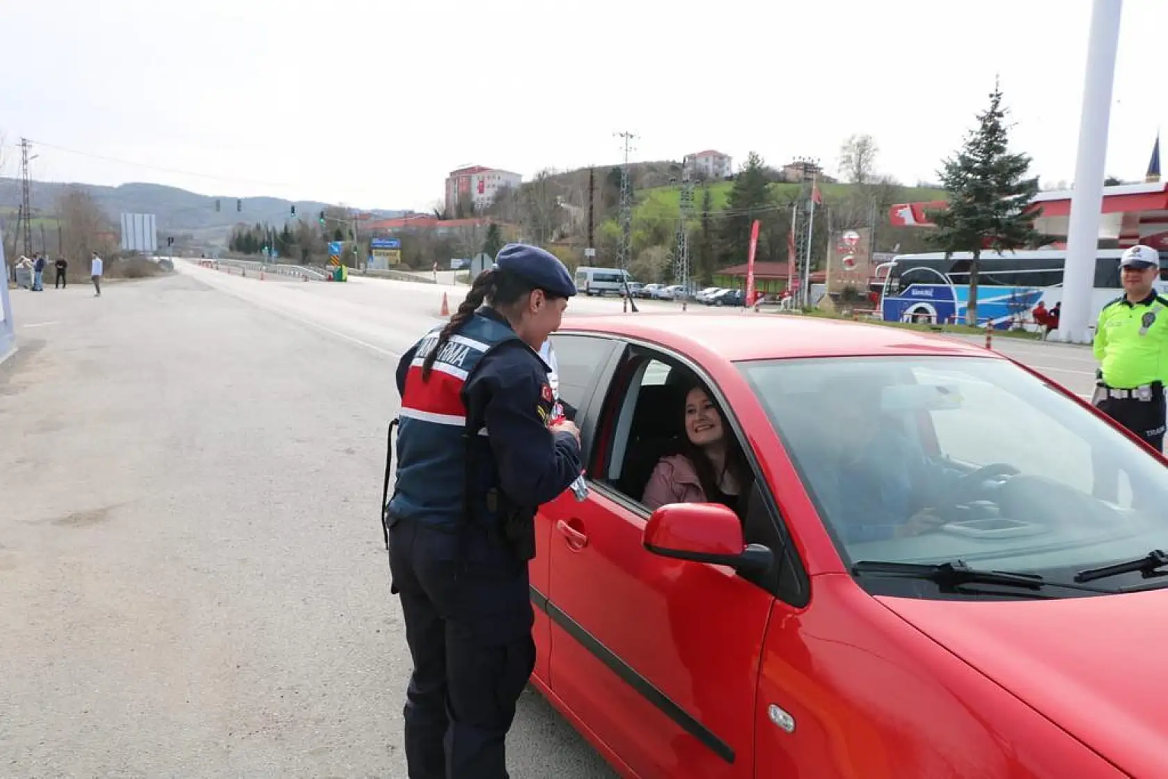 Jandarmanın meleklerinden kadınlara sürpriz