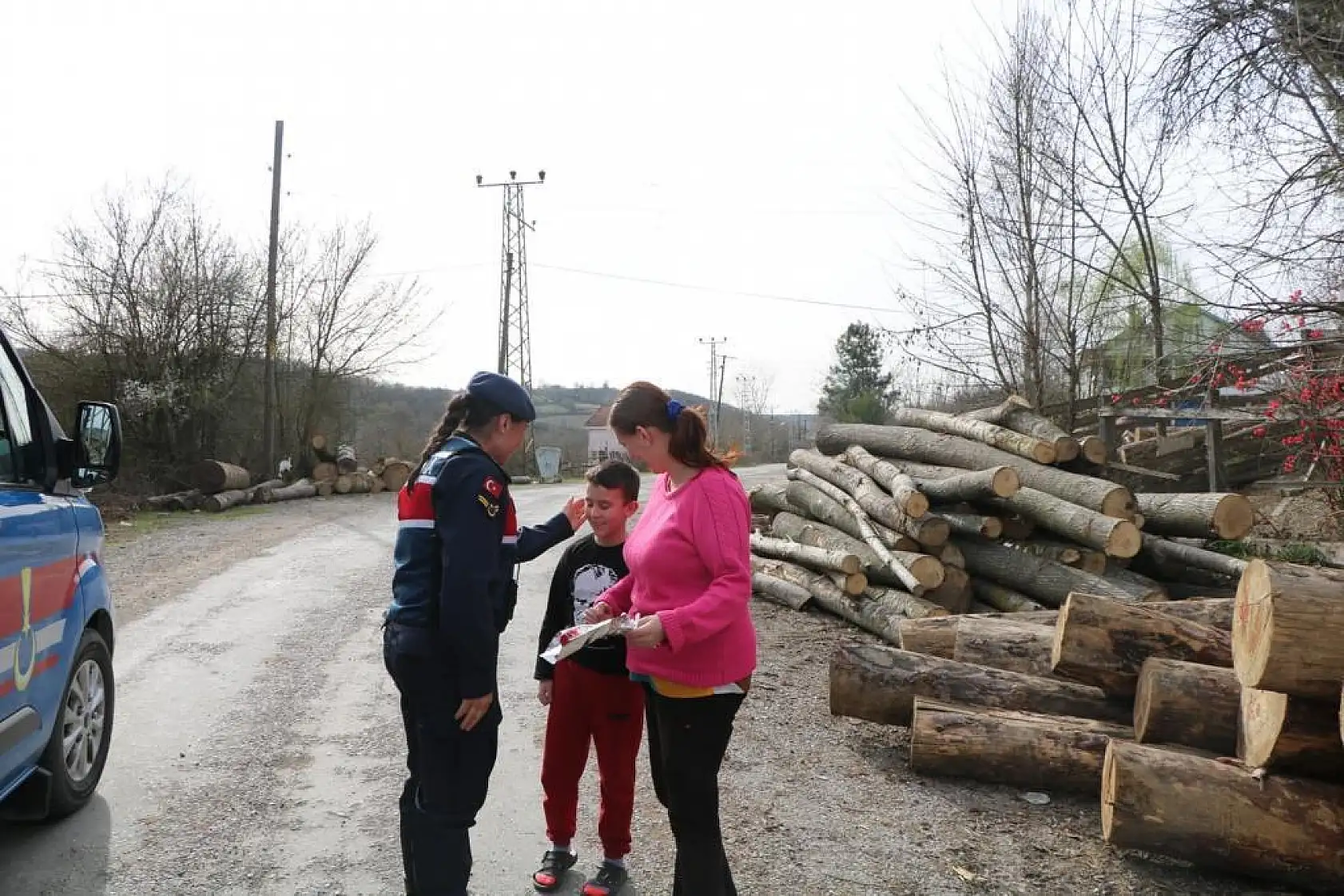 Jandarmanın meleklerinden kadınlara sürpriz