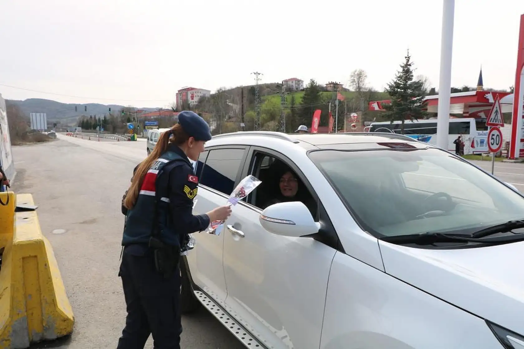 Jandarmanın meleklerinden kadınlara sürpriz