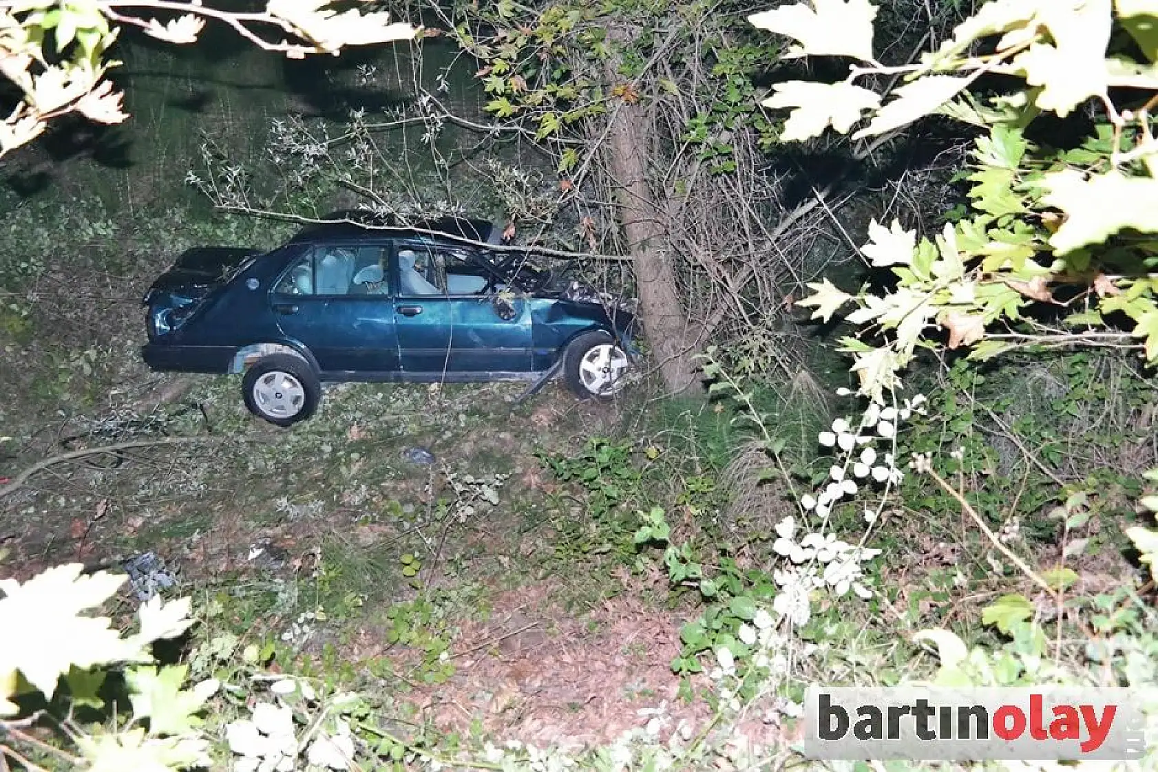 Otomobil Şarampole uçtu, 2 Yaralı