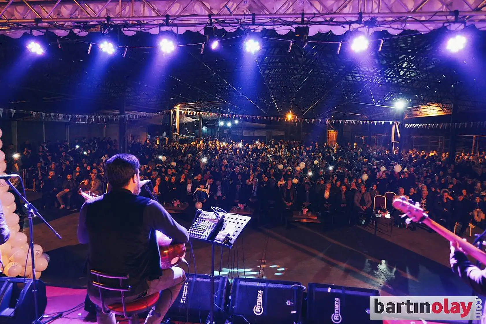 Uğur Işılak Kozcağız'da unutulmaz bir gece yaşattı