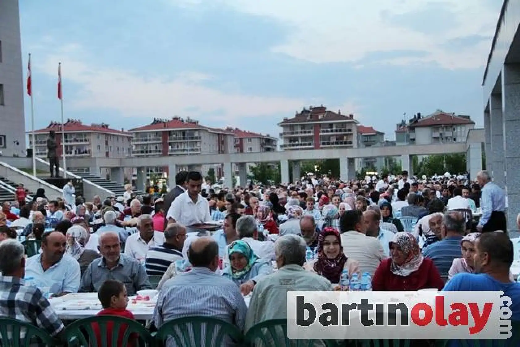 Valilik Bahçesinde İlk İftar 