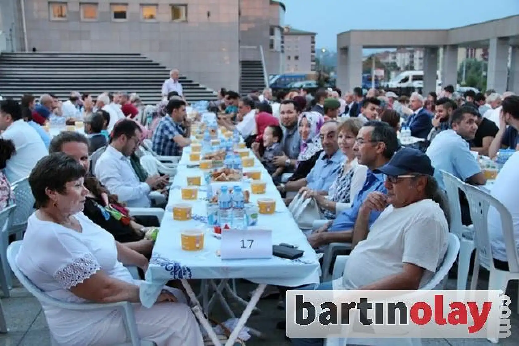 Valilik Bahçesinde İlk İftar 