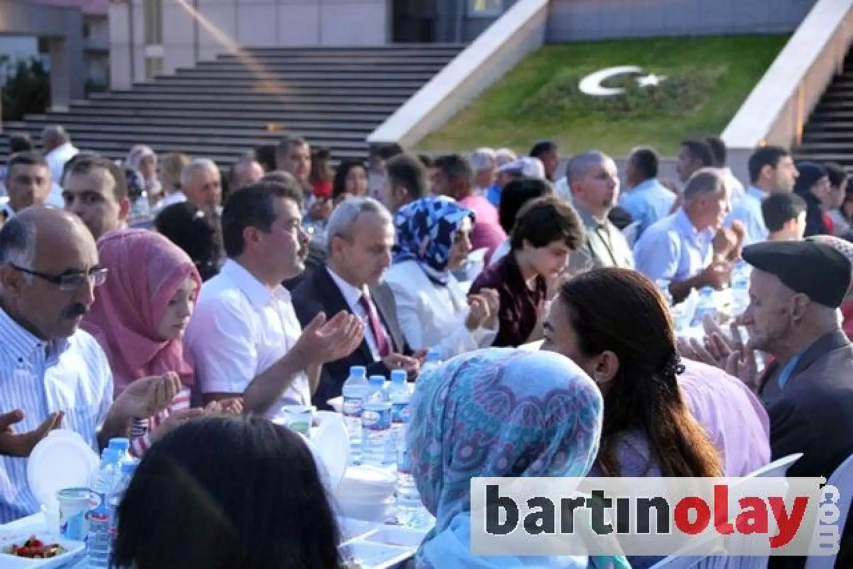 Valilik Bahçesinde İlk İftar 