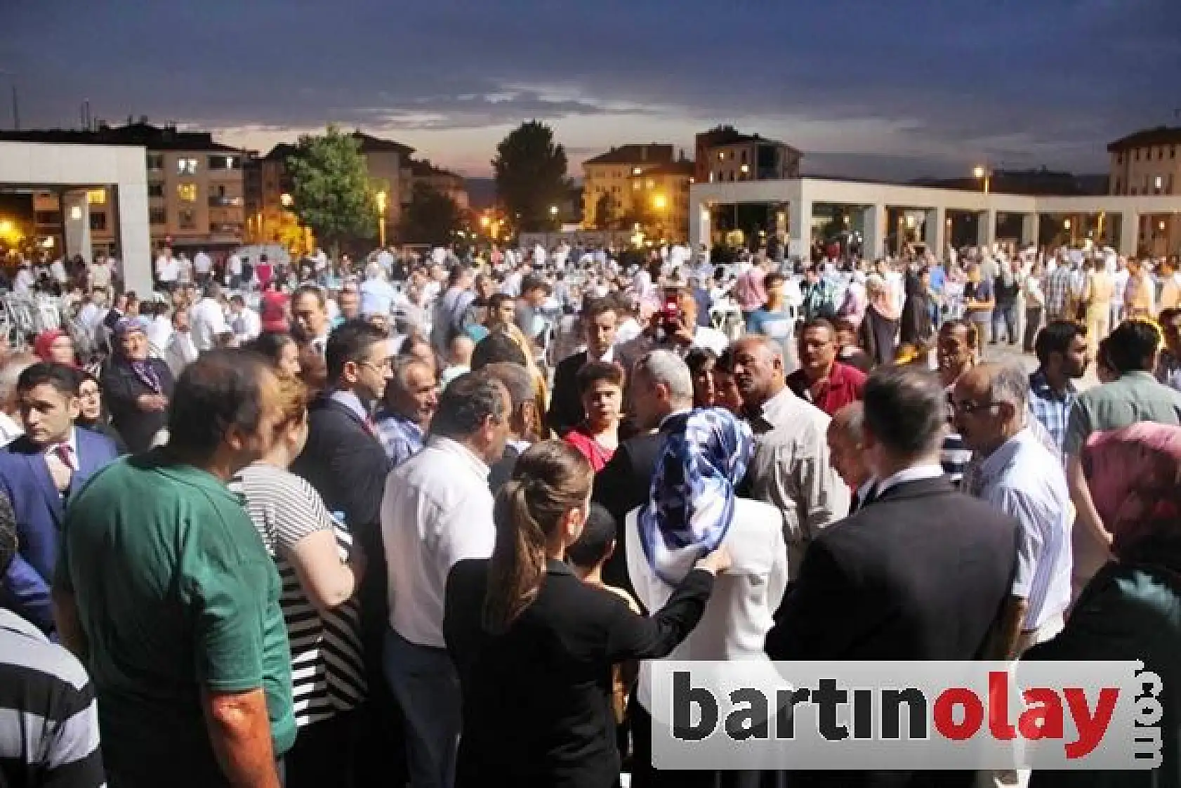 Valilik Bahçesinde İlk İftar 