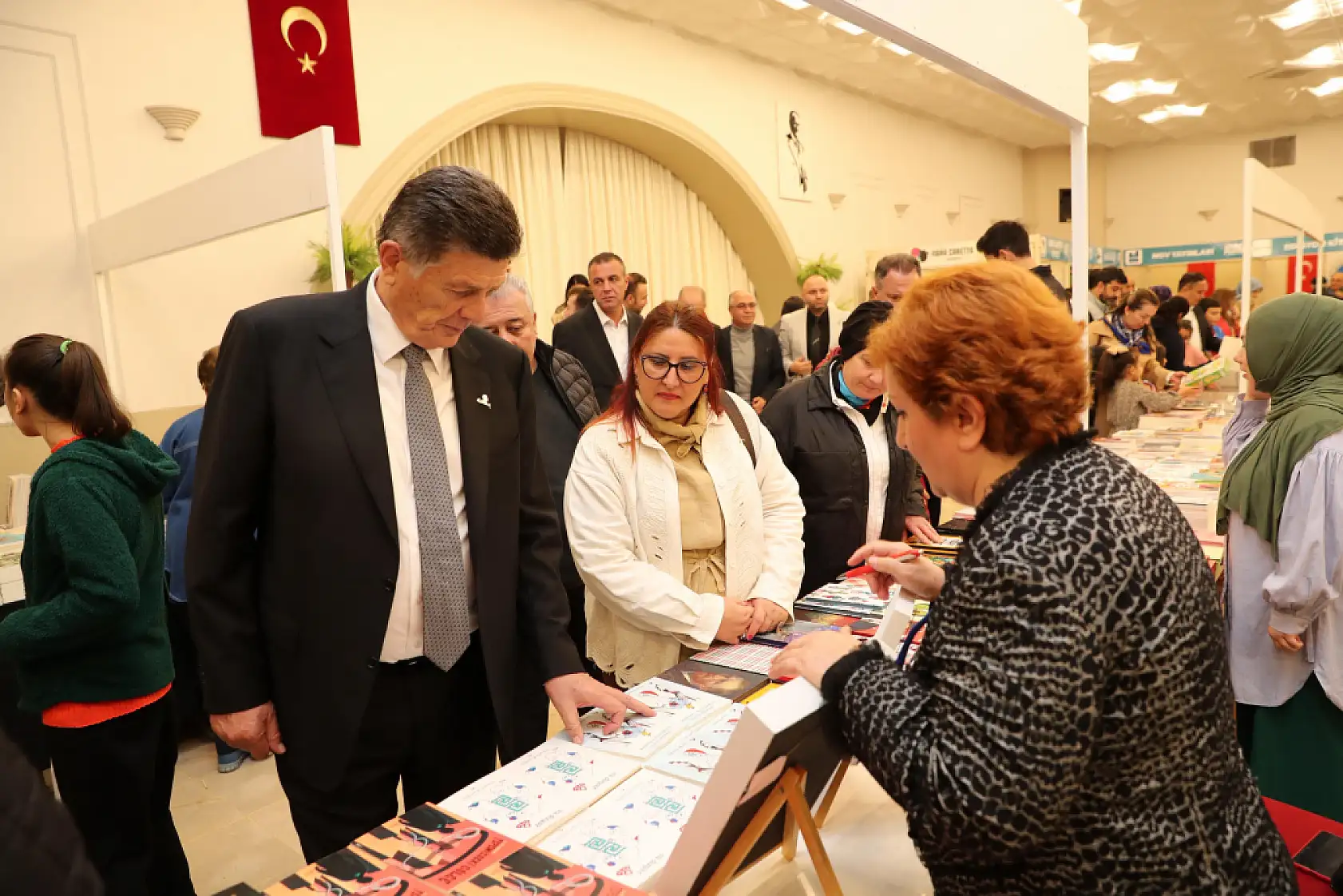 Kitap Fuarı kapılarını açtı