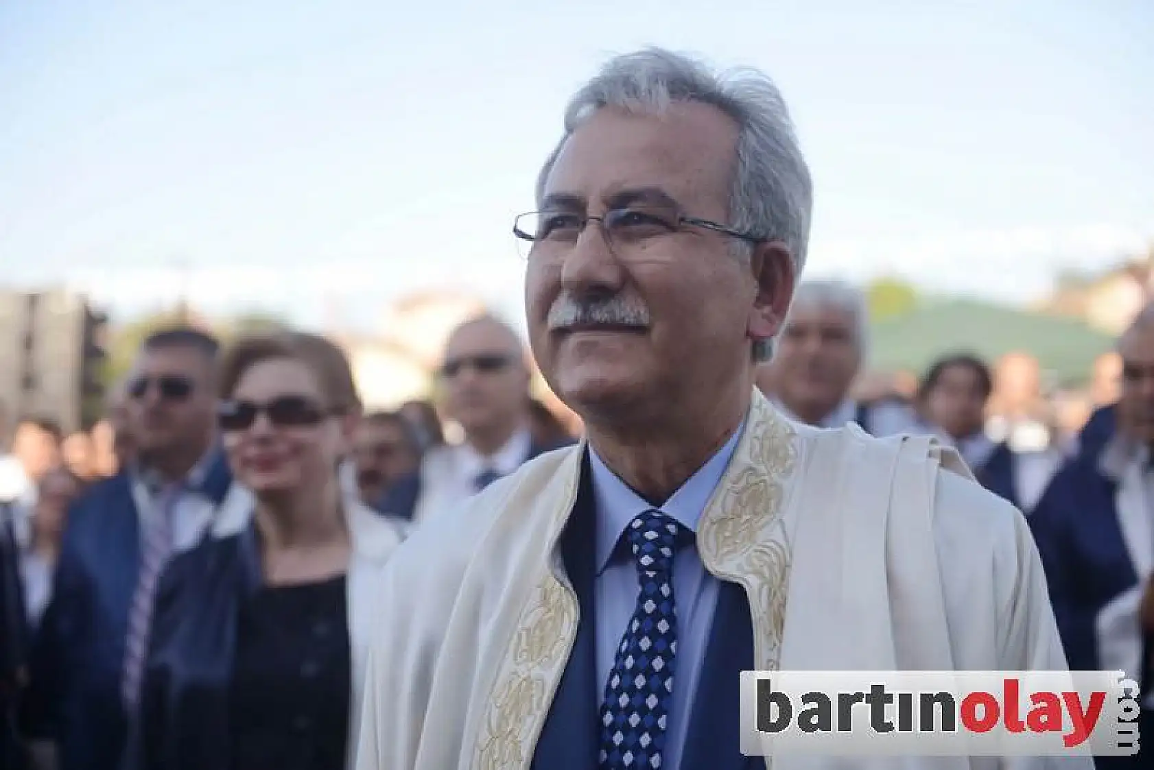 Üniversitede mezuniyet coşkusu