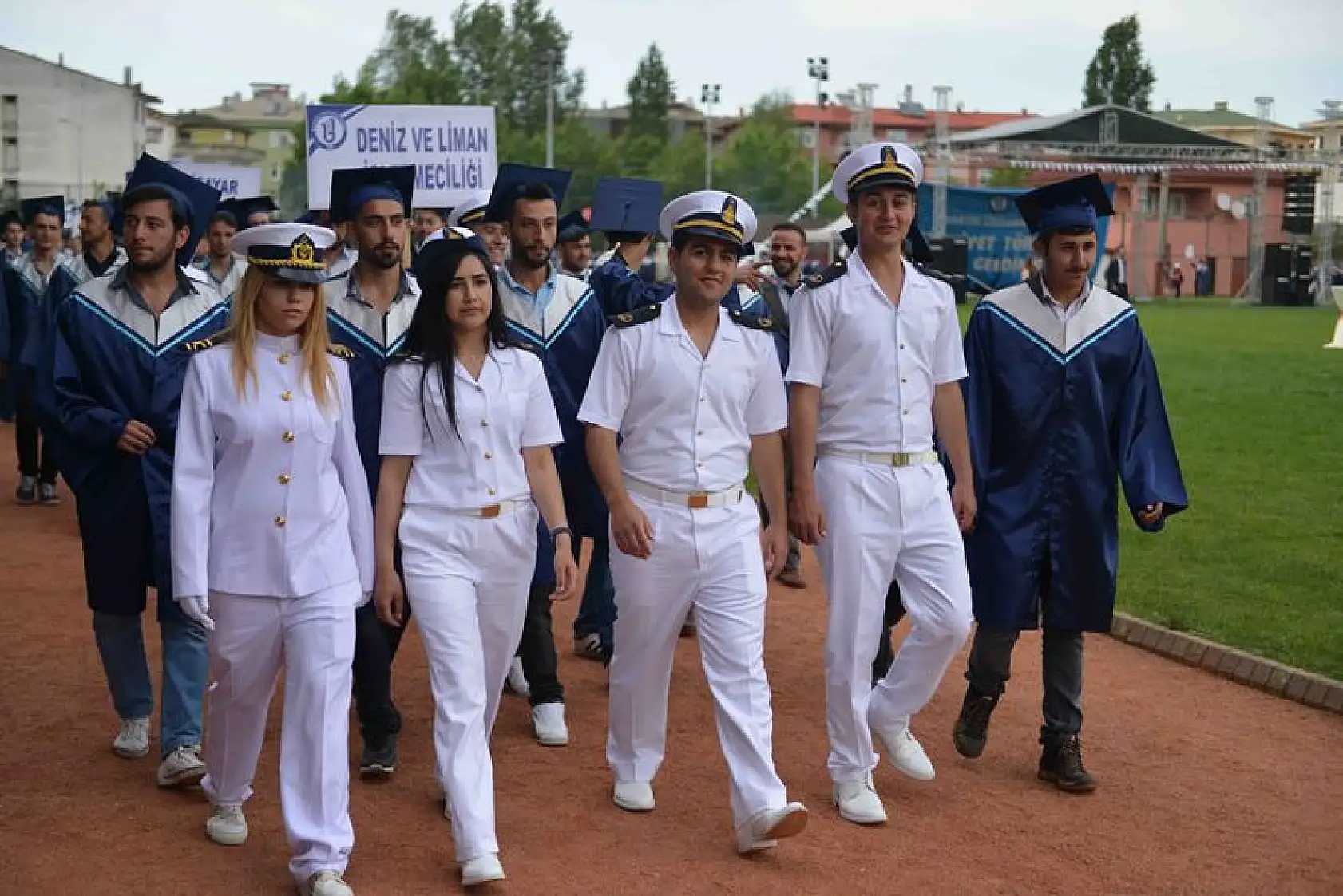 Bartın Üniversitesinde 9.mezuniyet coşkusu