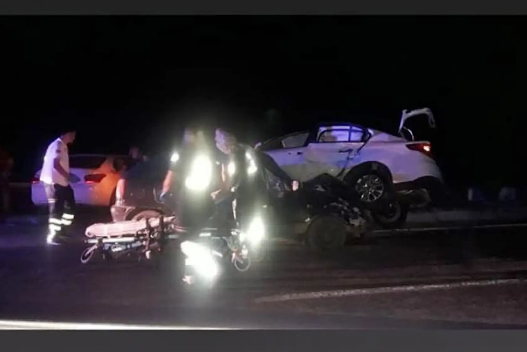 Çarpışan iki araç böyle kaldı