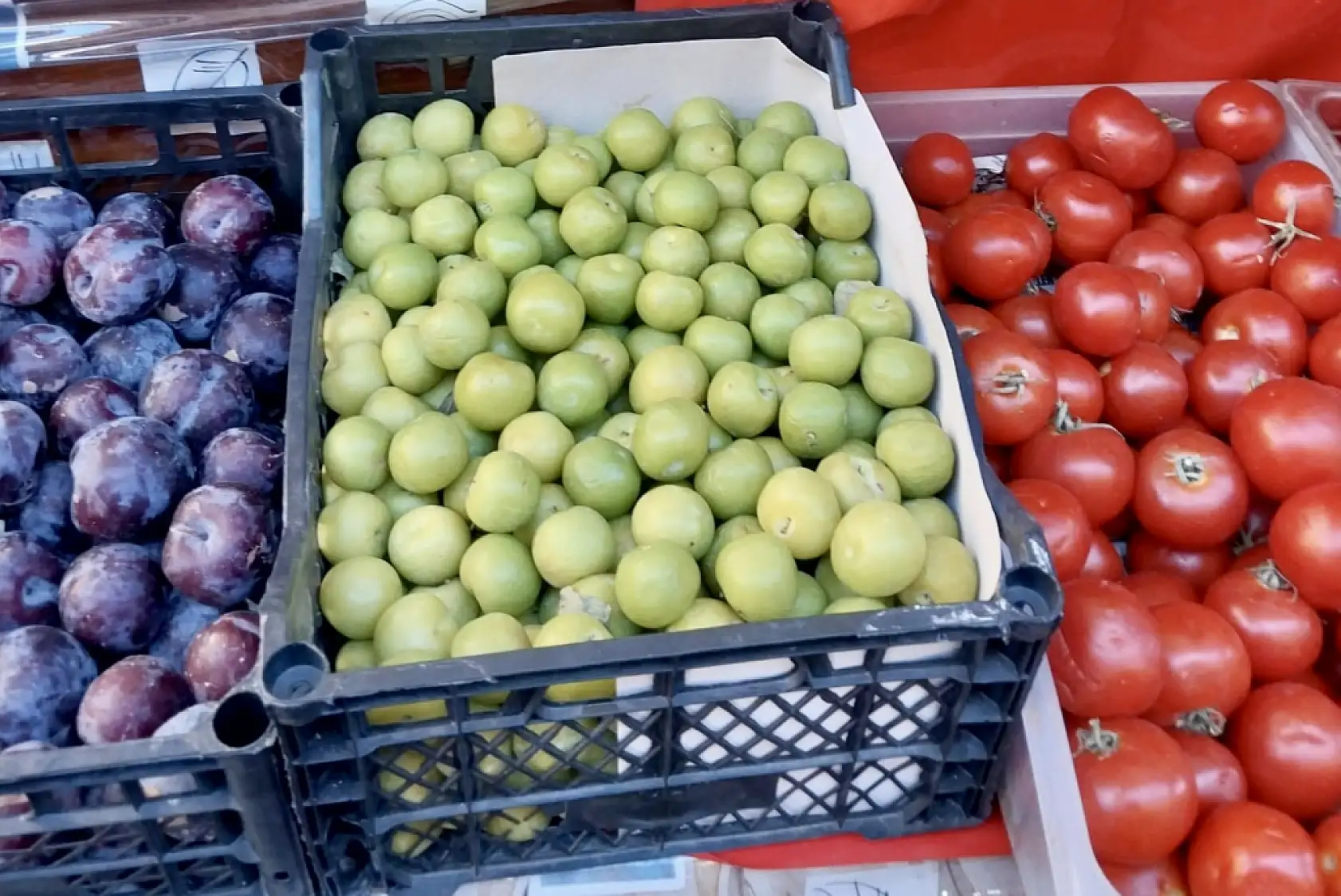 Salı pazarında tezgahların durumu