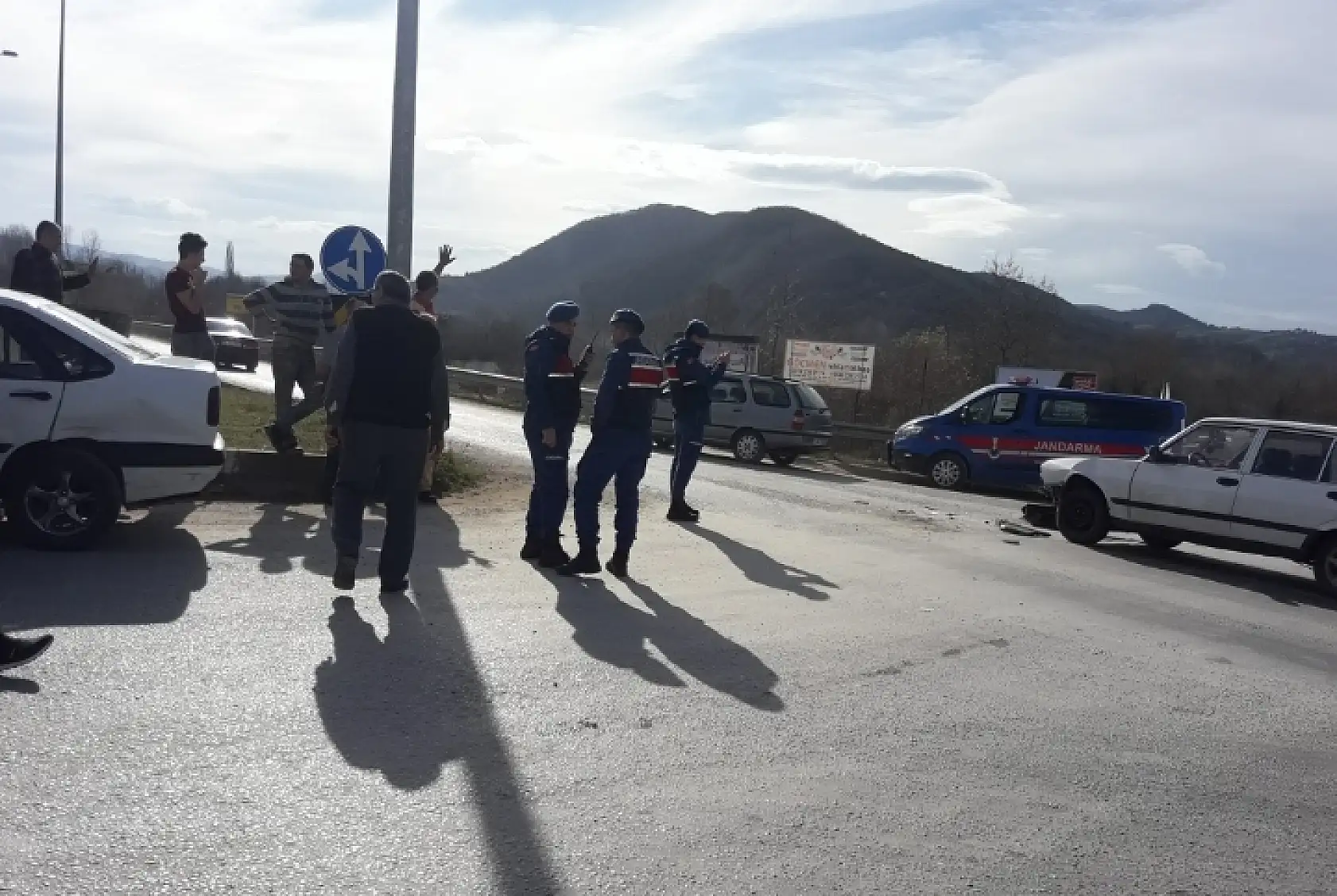 Kavşakta kaza, çarpıştılar