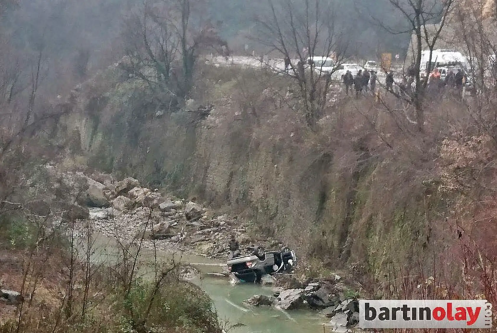 Otomobil dereye uçtu