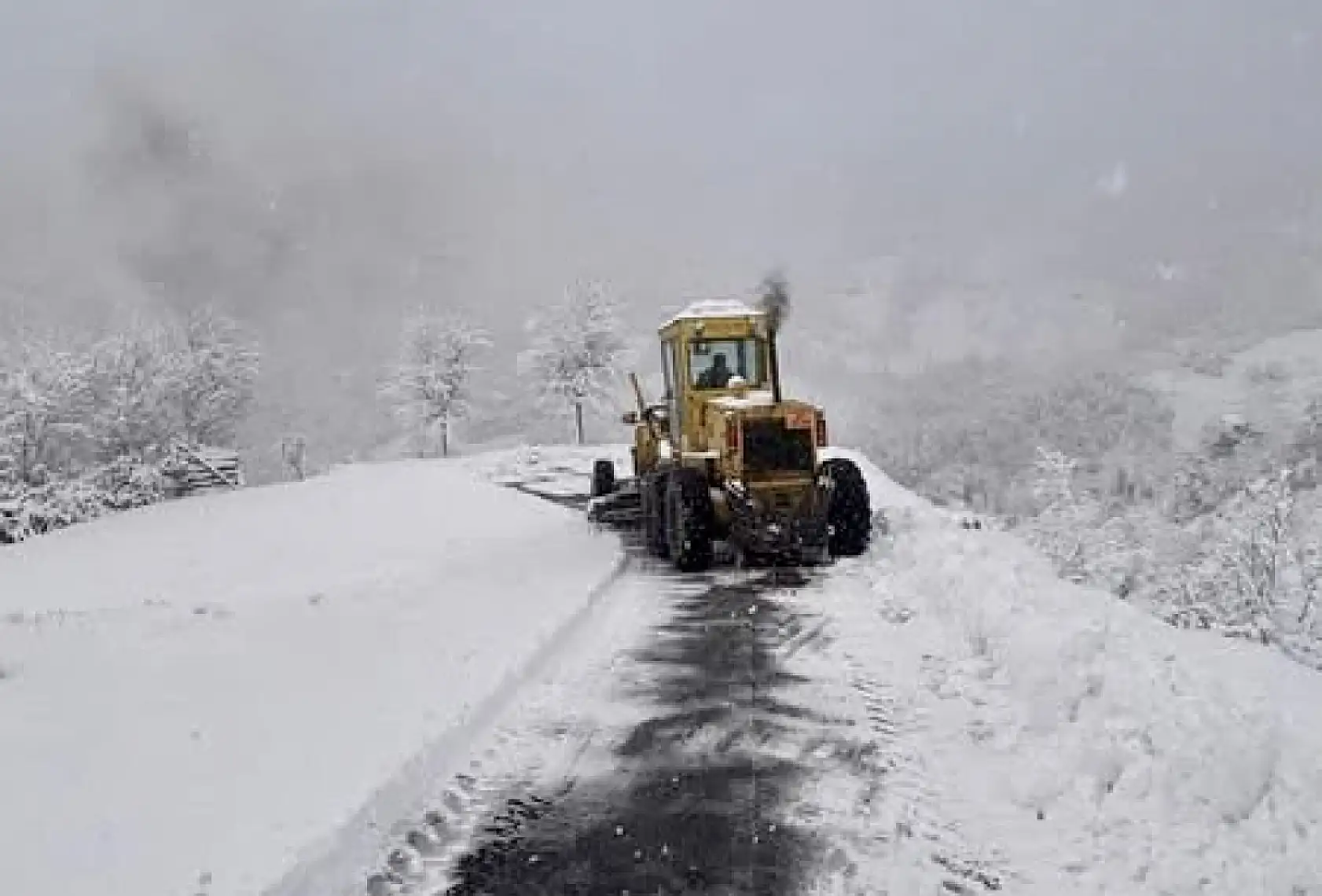 Özel İdareden yoğun kar mesaisi