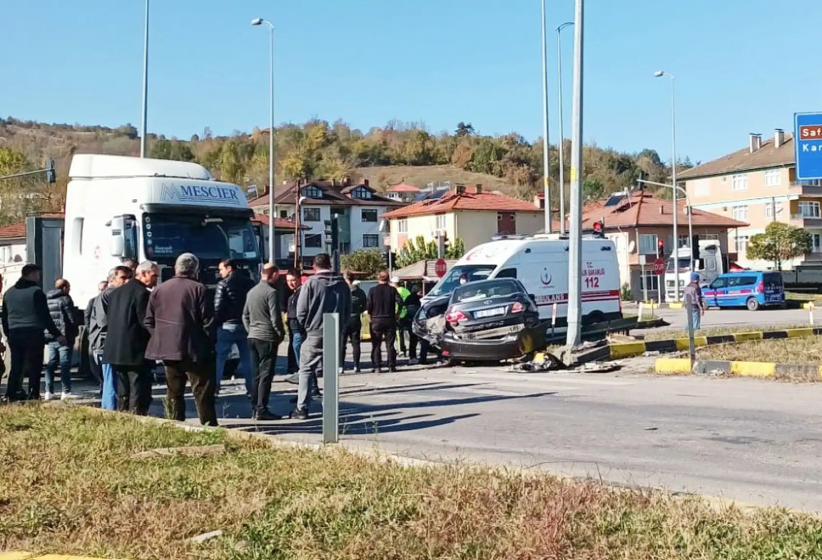 Otomobil ile tır çarpıştı