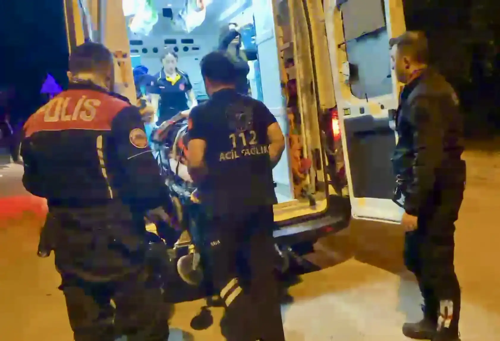 Polis ekiplerine köpek saldırdı