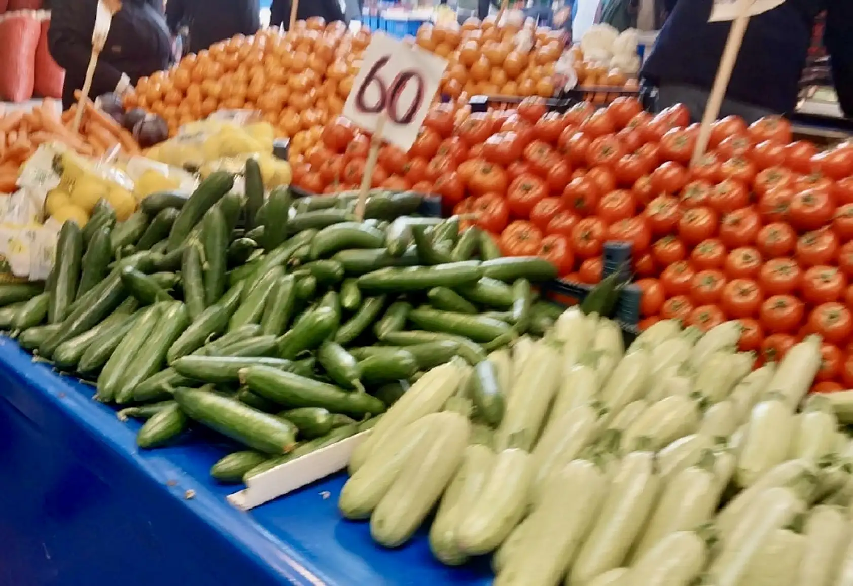 Tezgahlarda dilimli karpuz sürprizi