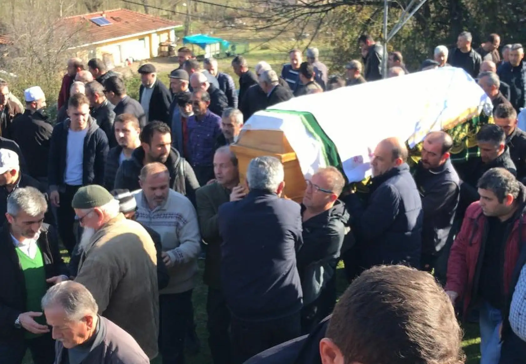 Kamyon sürücüsü son yolculuğuna uğurlandı