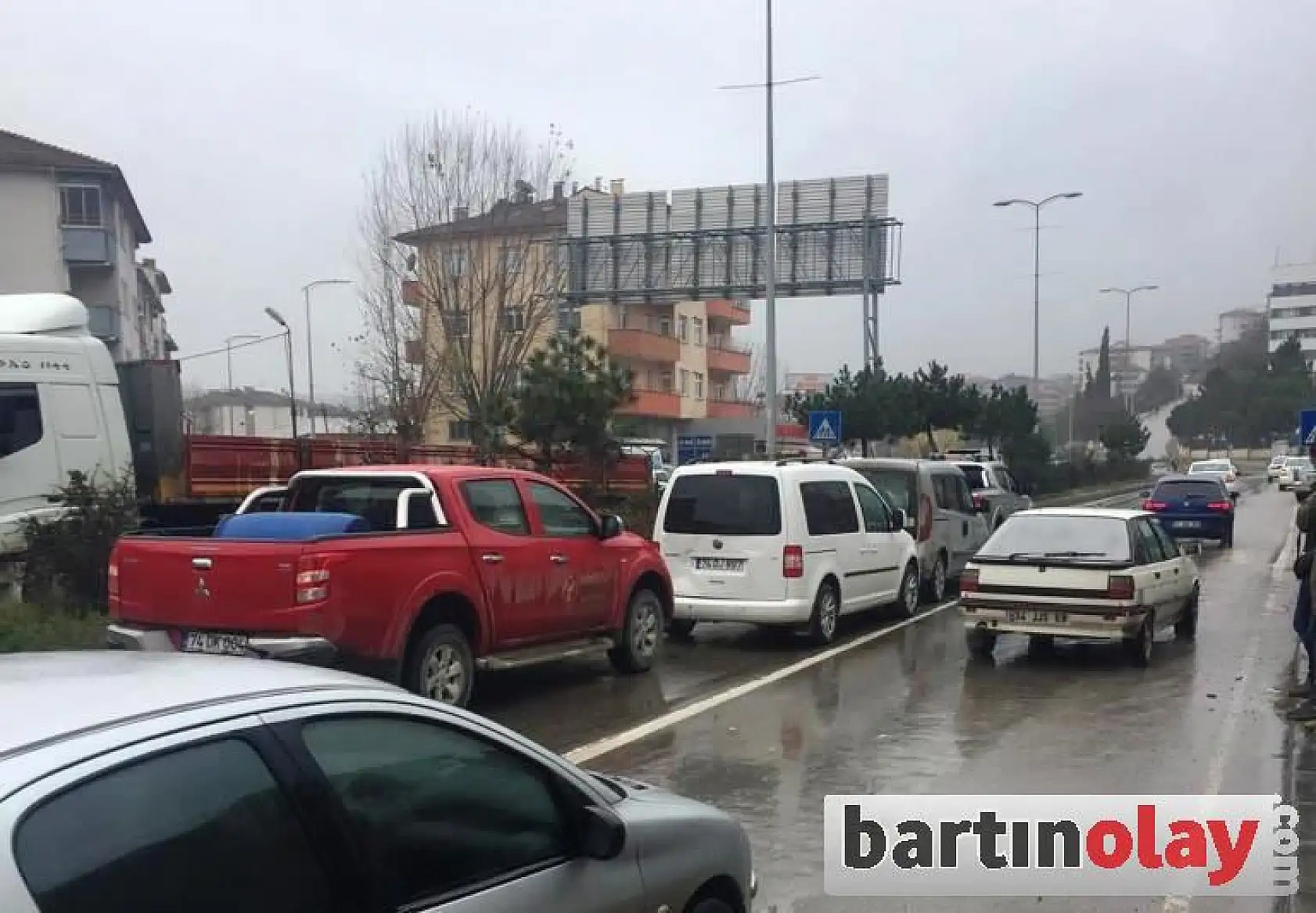 4 araç birbirine çarptı