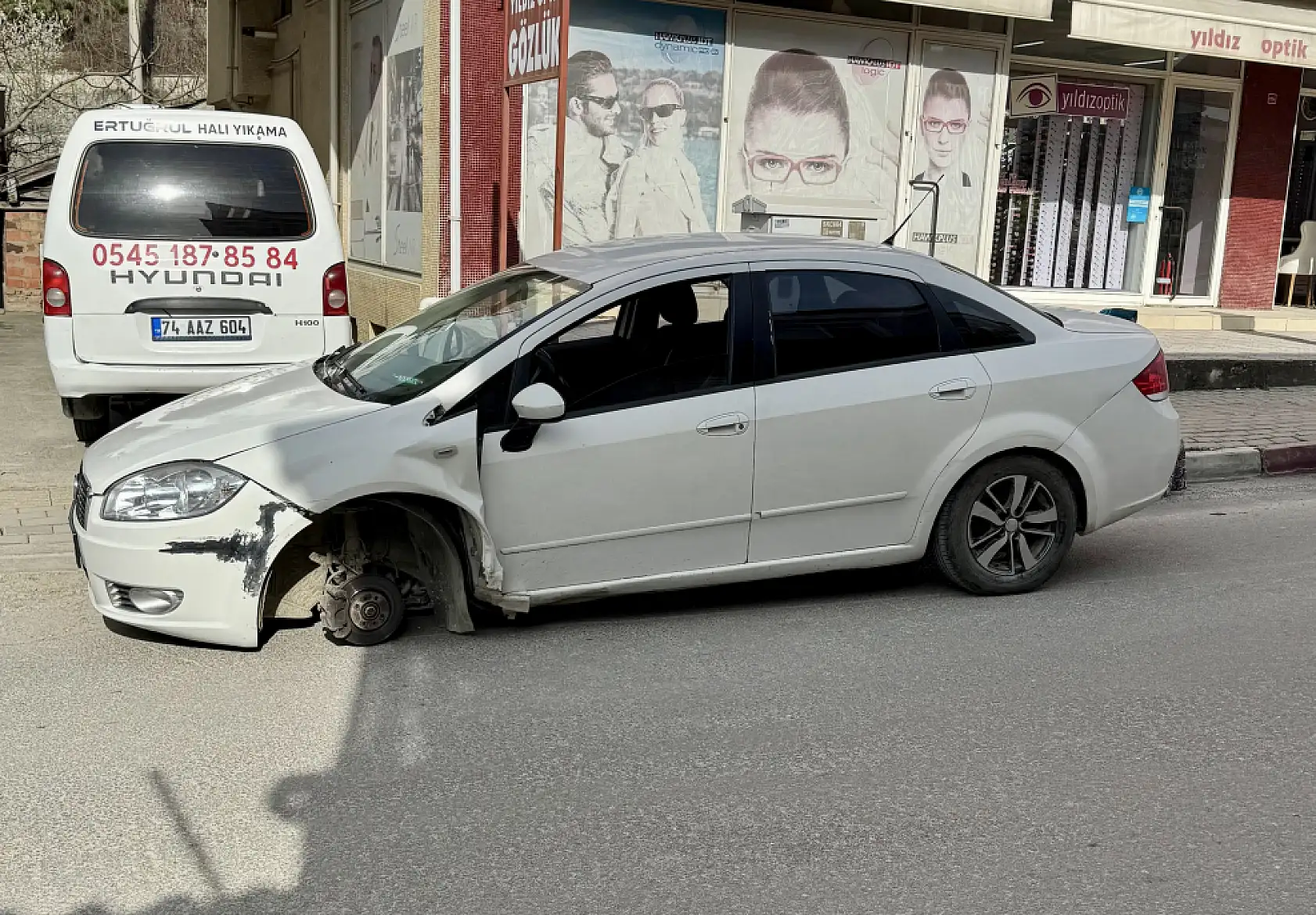 Seyir halindeyken lastiği çıktı