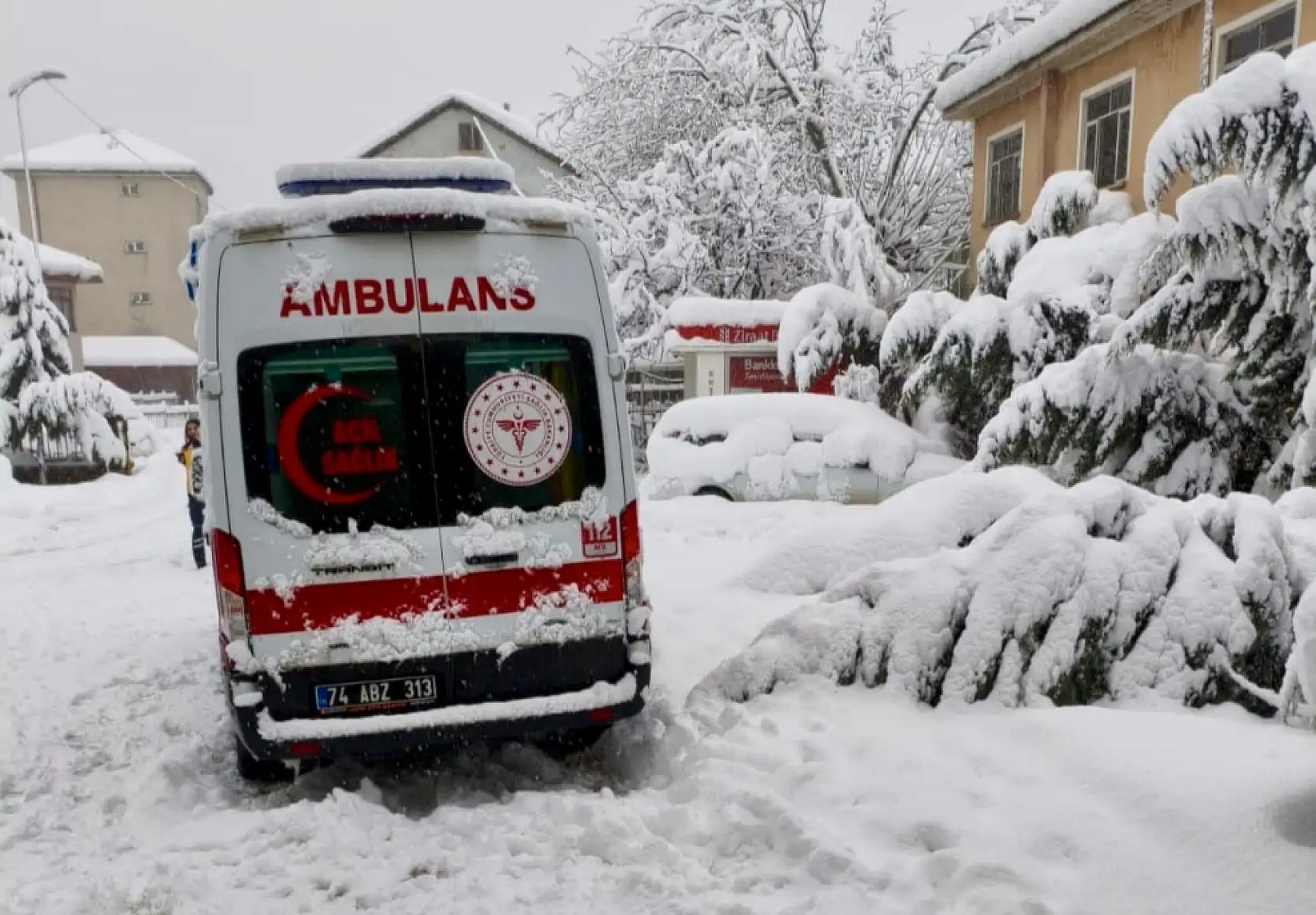 Zorlu kışta hayat kurtaran müdahale