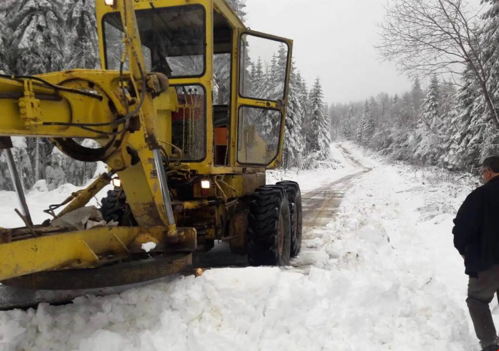 Karda kapanan Köy yolları açıldı