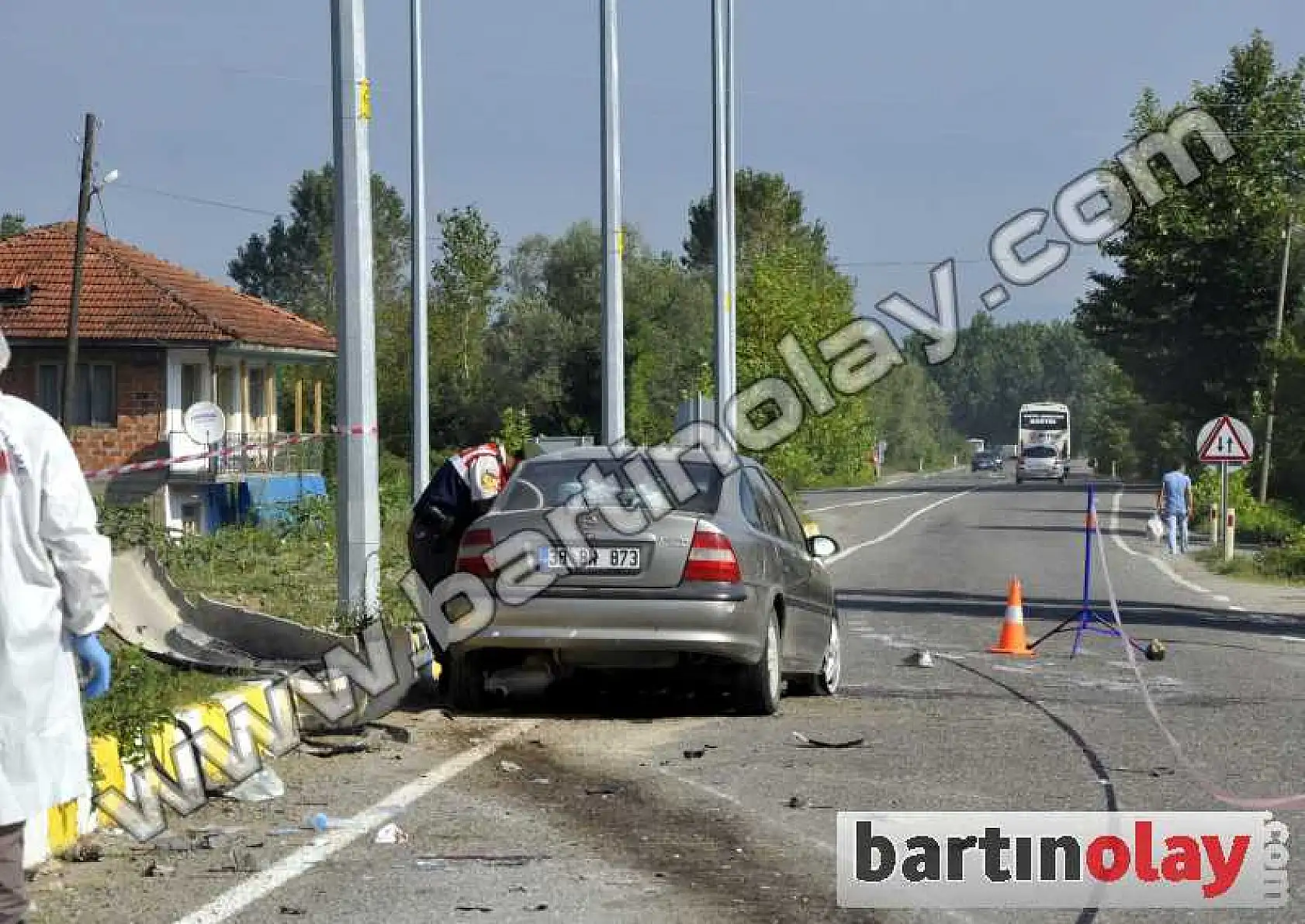 BARTIN'DA FECİ KAZA, 1 ÖLÜ 12 YARALI
