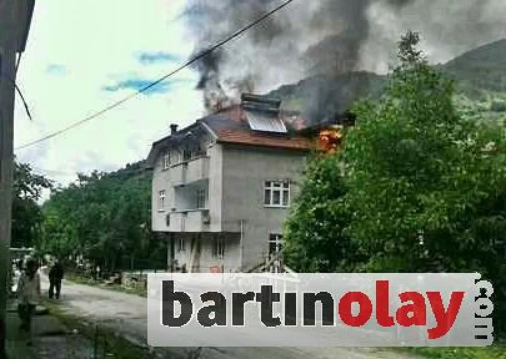 Kocasına kızıp evi ateşe verdi