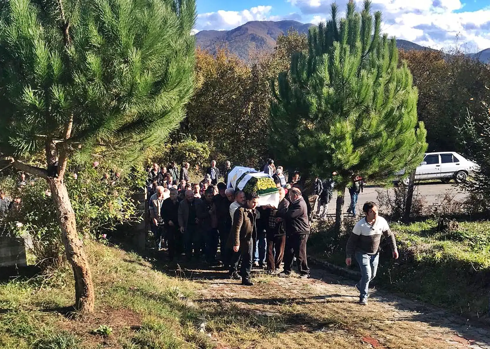 Kamyon sürücüsü son yolculuğuna uğurlandı