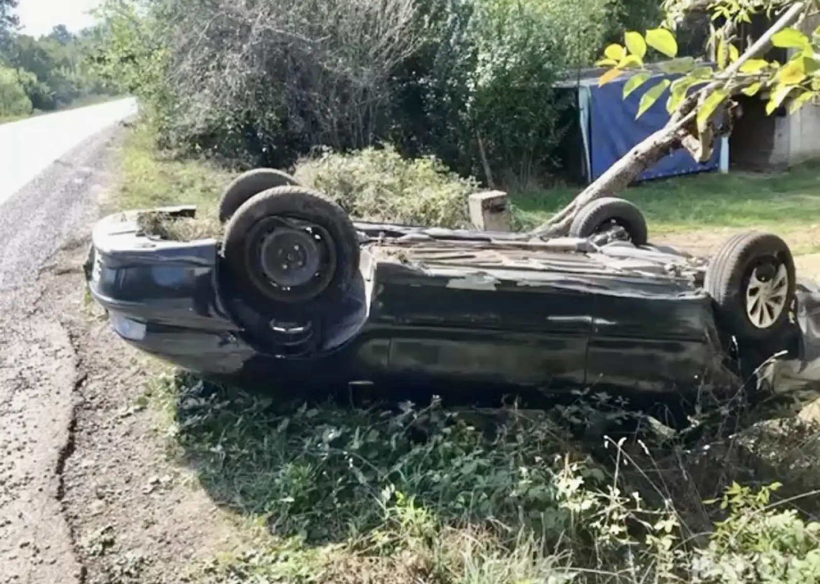 Kontrolden çıkan araç takla attı