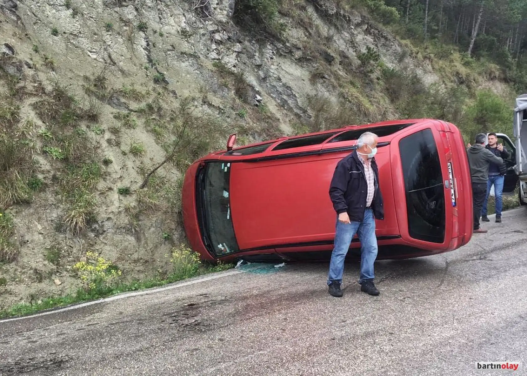 Kayan araç devrildi