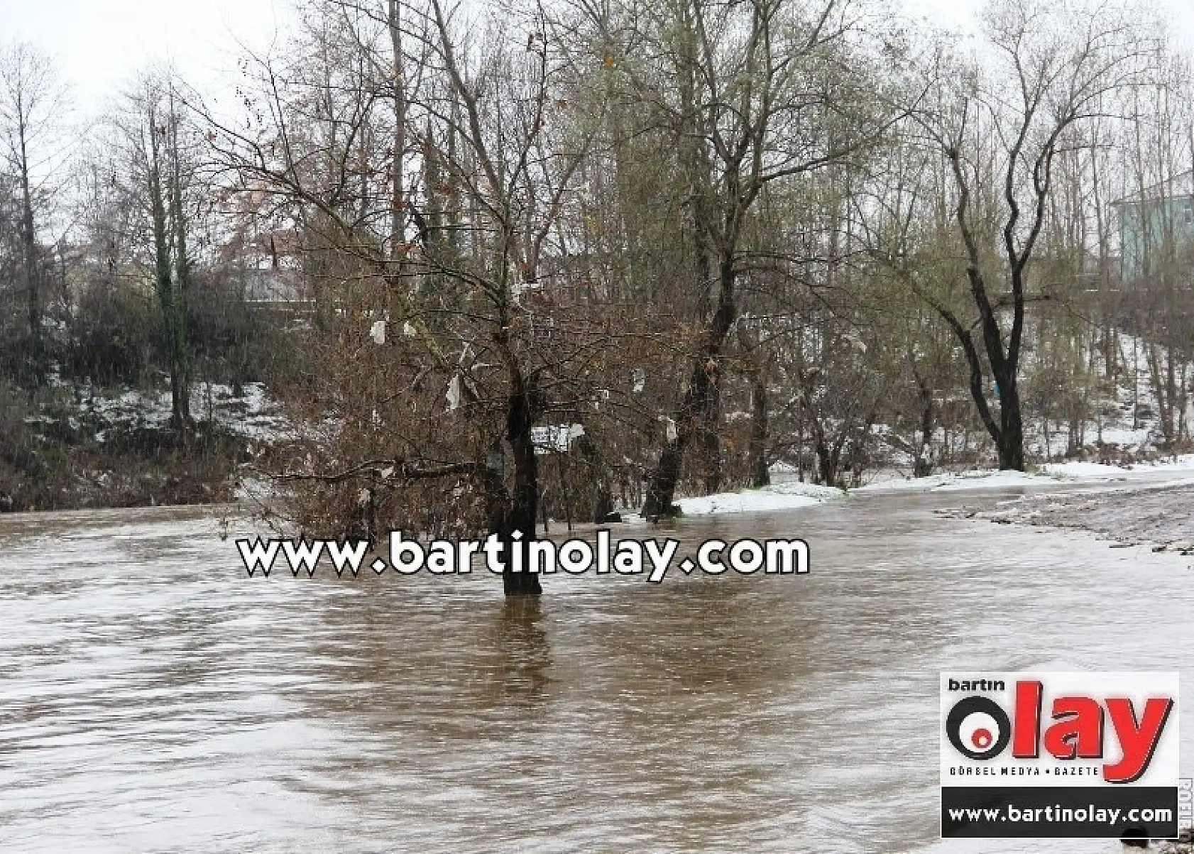 Karlar Eridi, Köprü Ve Yollar Sular Altında 