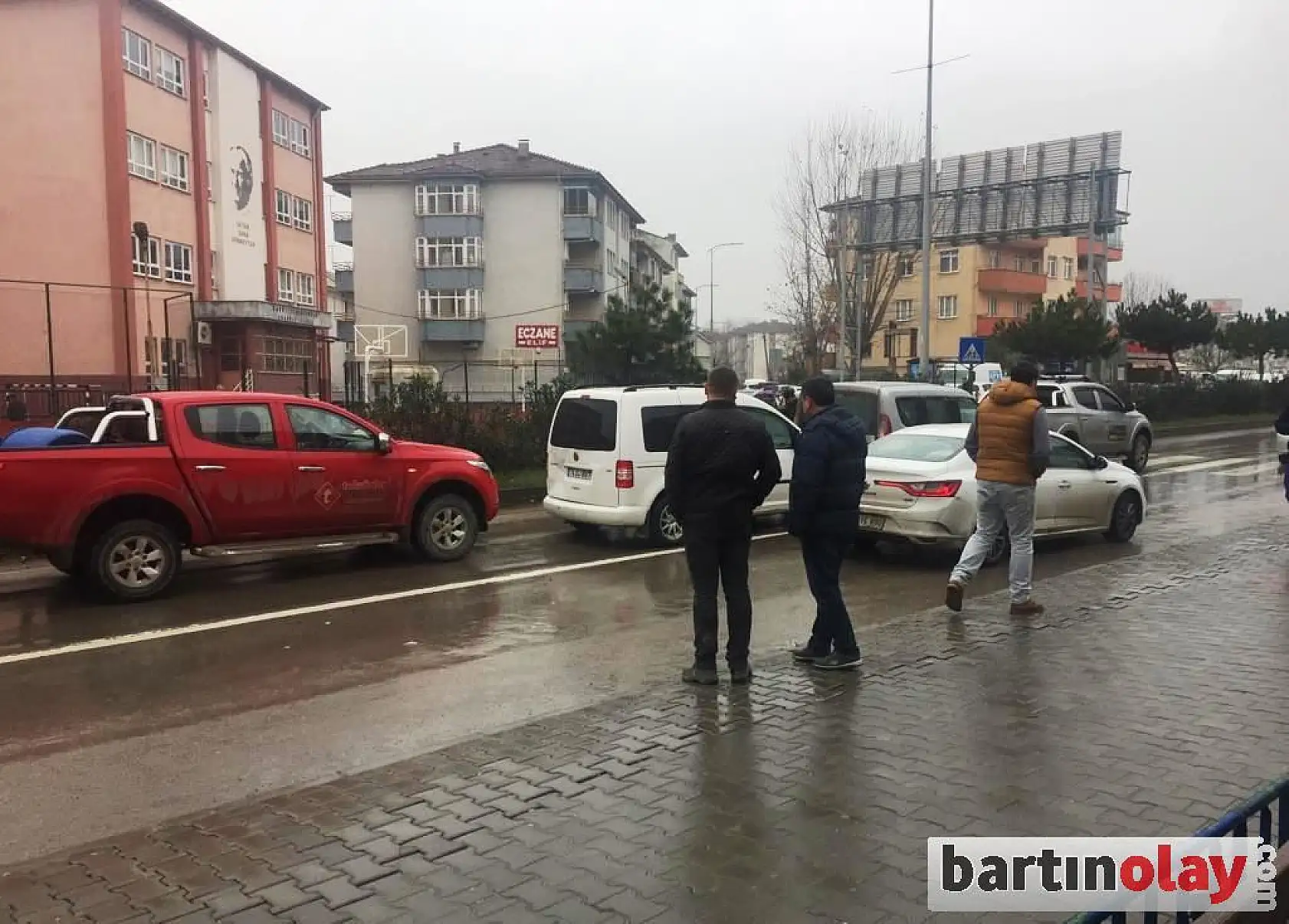 4 araç birbirine çarptı