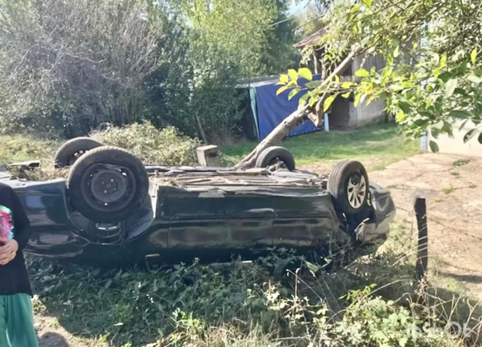 Kontrolden çıkan araç takla attı