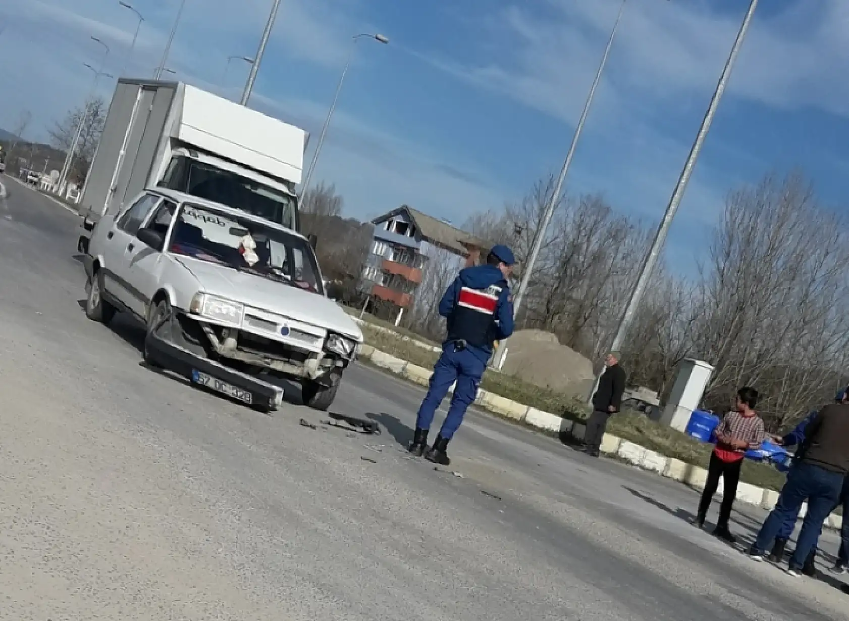 Kavşakta kaza, çarpıştılar