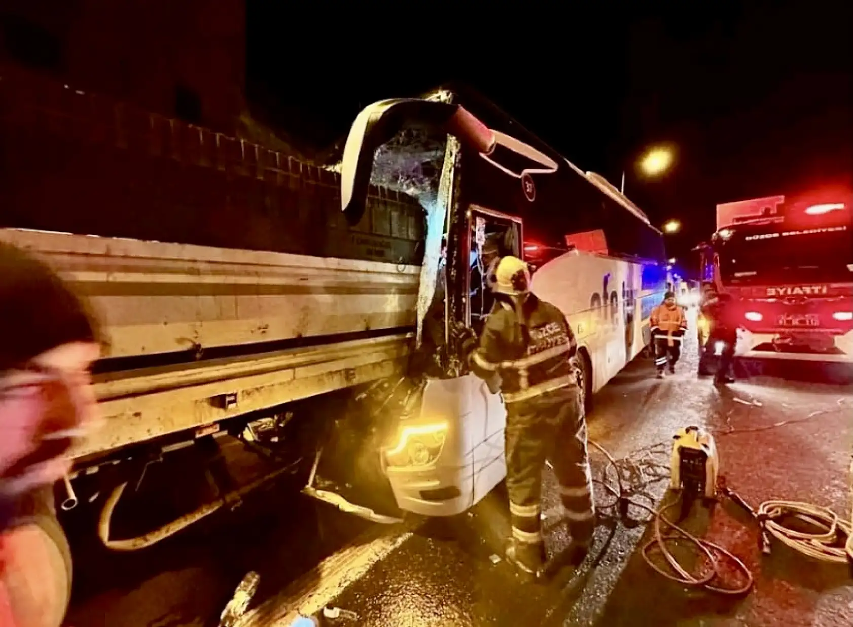 Feci otobüs kazası, 2 ölü