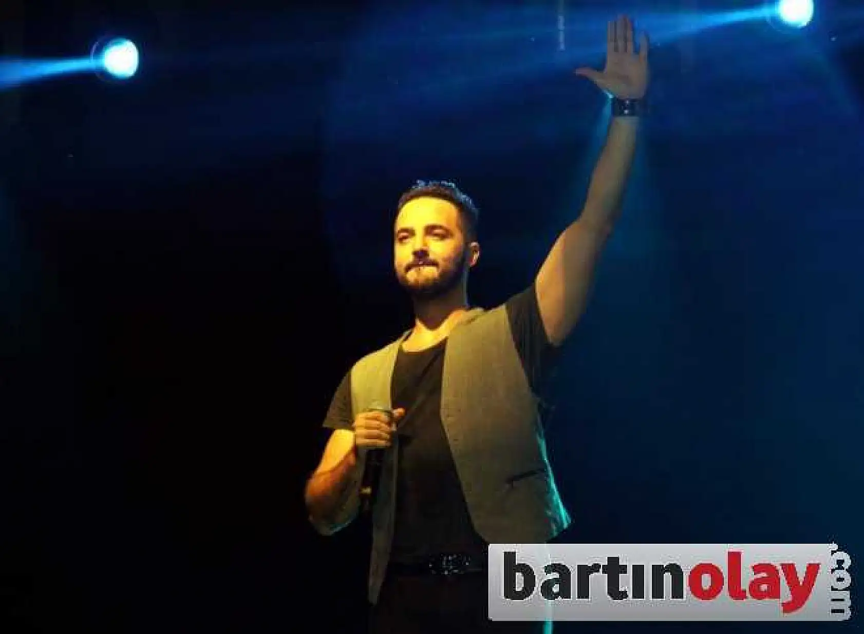 GÖKHAN ÖZEN, BEKAR HAYRANLARINA DUA ETTİ 