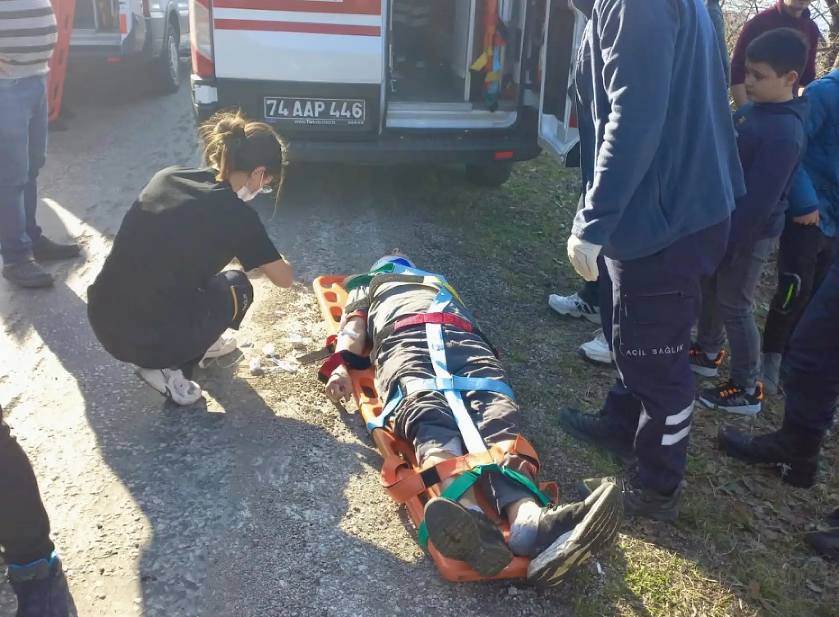 Otomobil şarampole yuvarlandı