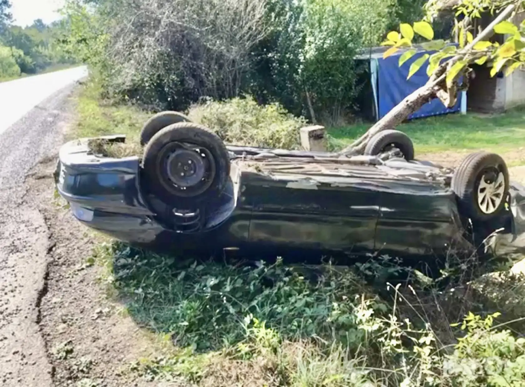 Kontrolden çıkan araç takla attı