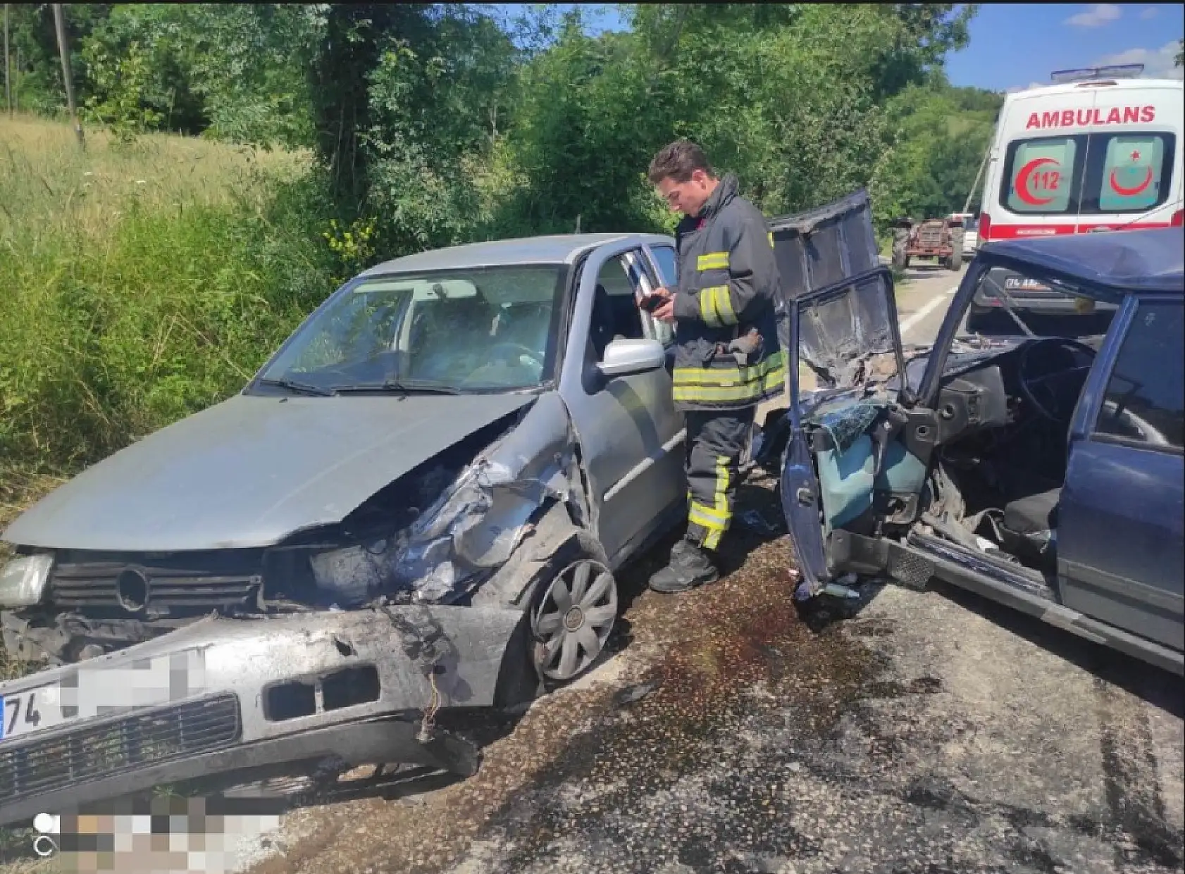 Arıt yolunda iki otomobil çarpıştı