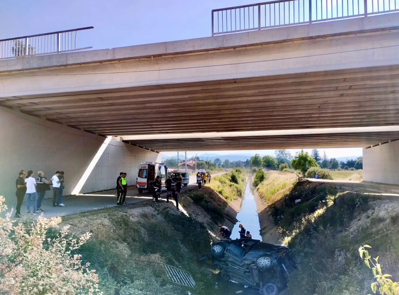 Köprüden kanala uçtu, 1 ölü