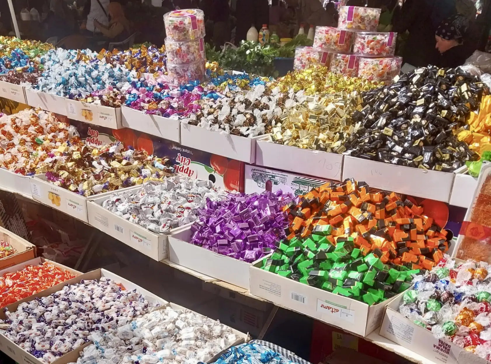 Mezgit vatandaşa yüzdü