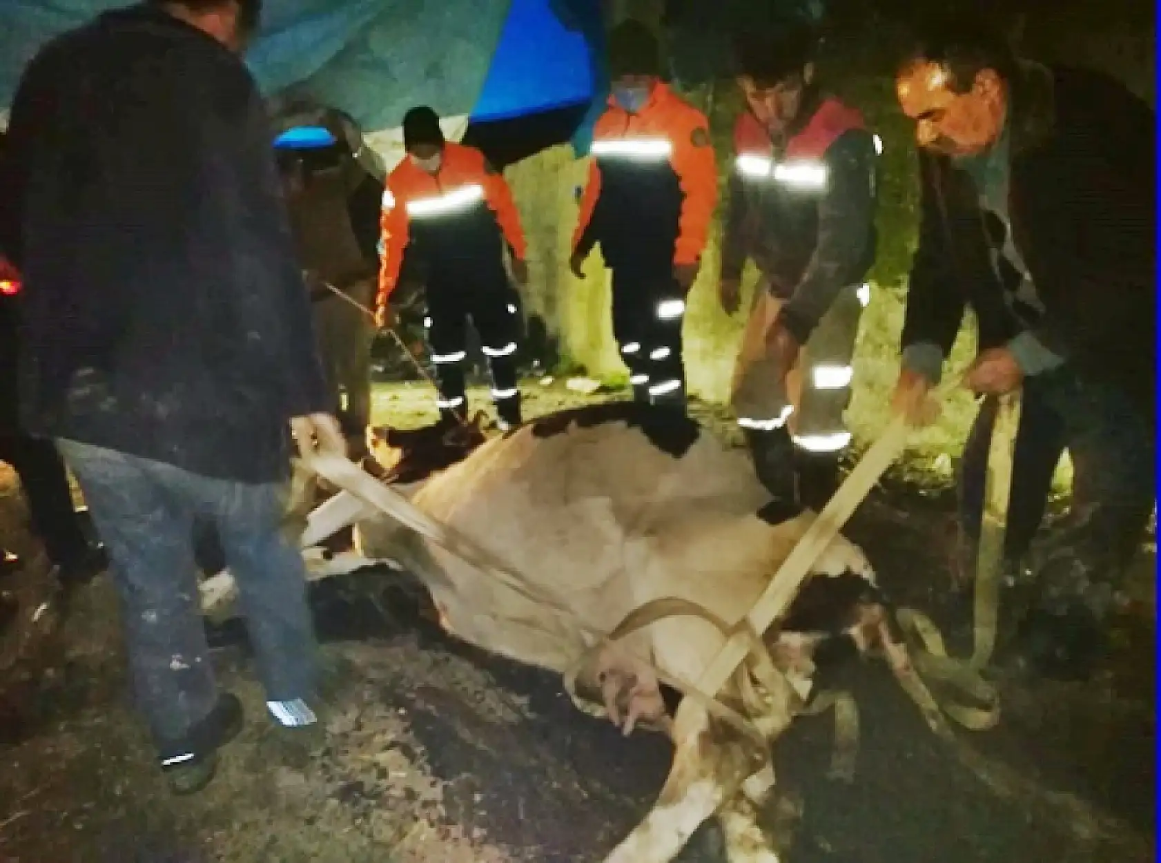 Dereye düştü, ekipler seferber oldu