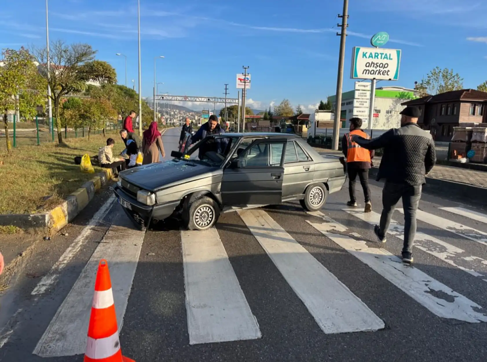Polisevi kavşağında kaza
