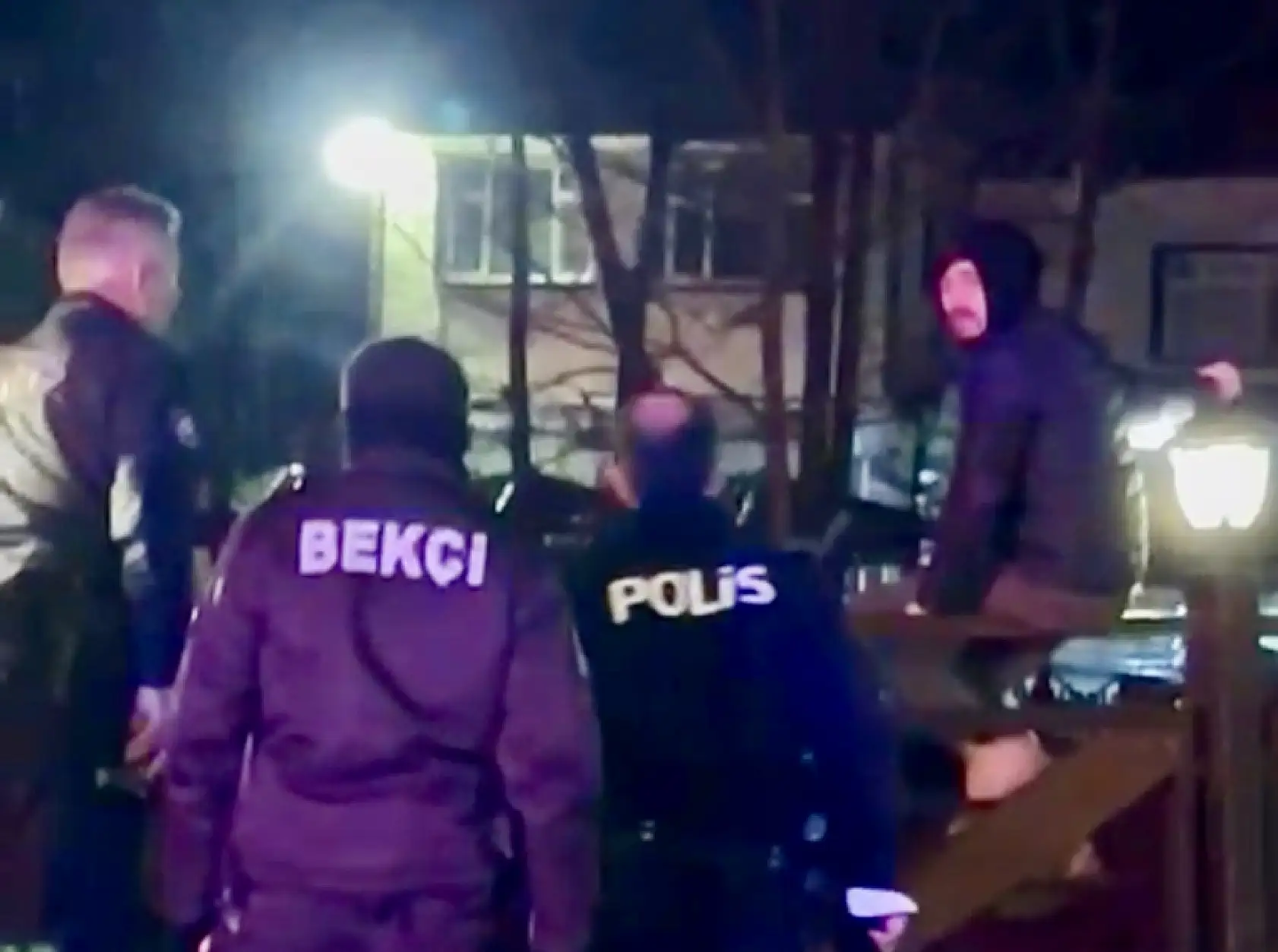 Tarihi köprüde gergin anlar