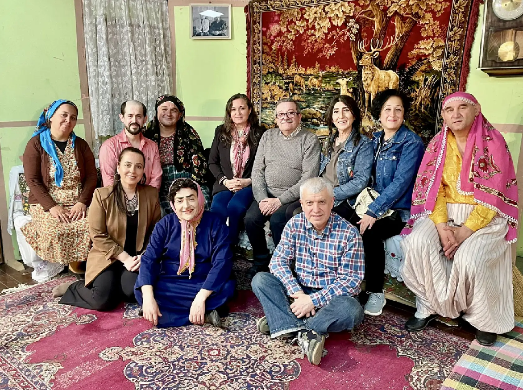 Yazıyor, yönetiyor, oynuyor